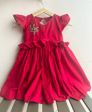 Load image into Gallery viewer, Hibisco red embroidered cotton dress (0-11 Years)