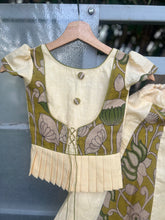Load image into Gallery viewer, Flying kites - Ivory kalamkari khali lehenga and pleated blouse