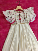 Load image into Gallery viewer, Off-white Skinfriendly Floral Party Long Gown