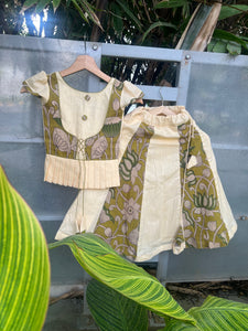 Flying kites - Ivory kalamkari khali lehenga and pleated blouse